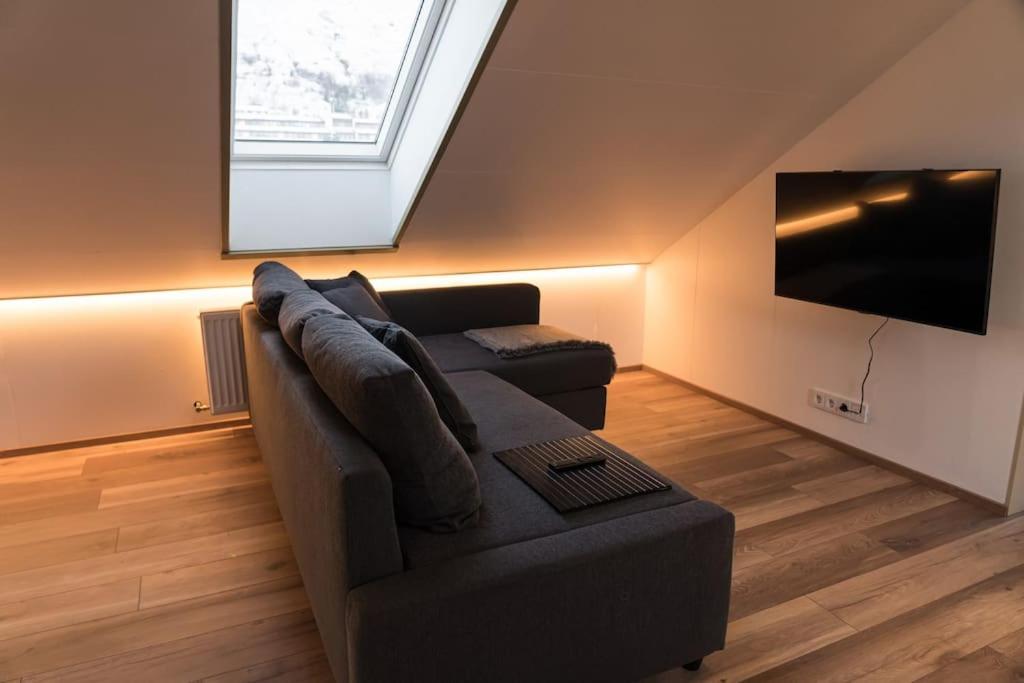 Scenic Penthouse - Ocean View & Skylight Windows Daire Siglufjordur Dış mekan fotoğraf