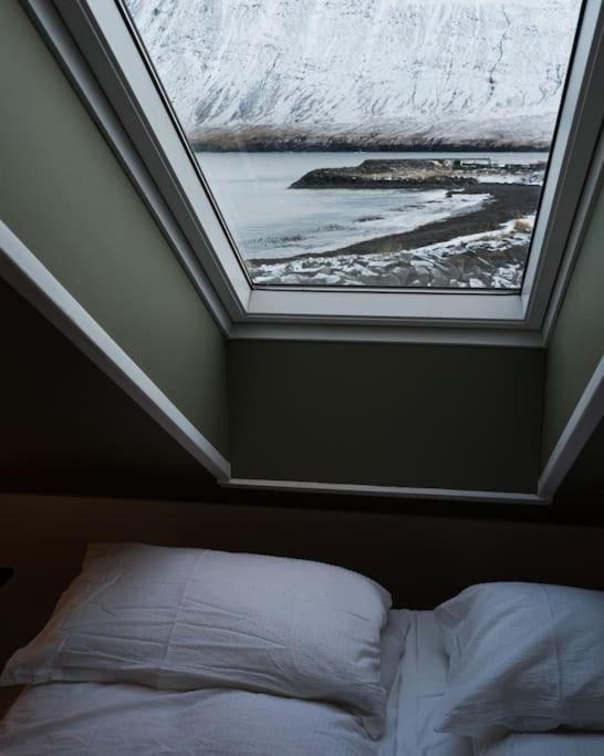 Scenic Penthouse - Ocean View & Skylight Windows Daire Siglufjordur Dış mekan fotoğraf