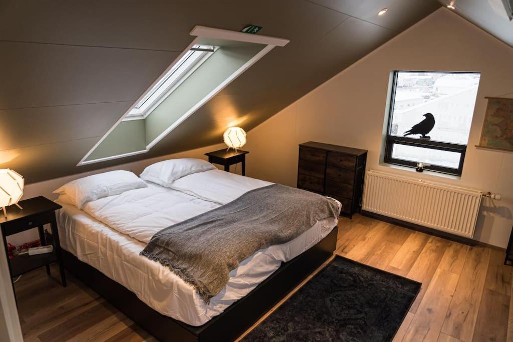 Scenic Penthouse - Ocean View & Skylight Windows Daire Siglufjordur Dış mekan fotoğraf