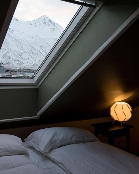 Scenic Penthouse - Ocean View & Skylight Windows Daire Siglufjordur Dış mekan fotoğraf